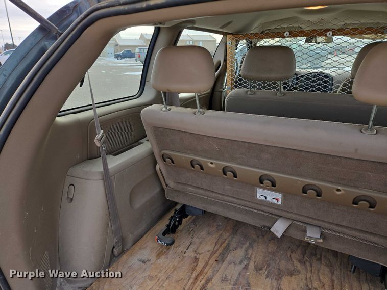 image for item ES2812 2002 Dodge Caravan van