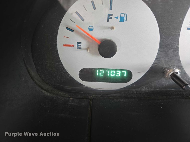 image for item ES2812 2002 Dodge Caravan van