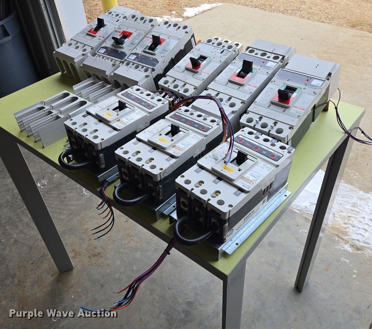 image for item ES2816 (9) Eaton circuit breakers