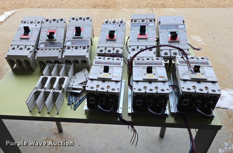 image for item ES2816 (9) Eaton circuit breakers