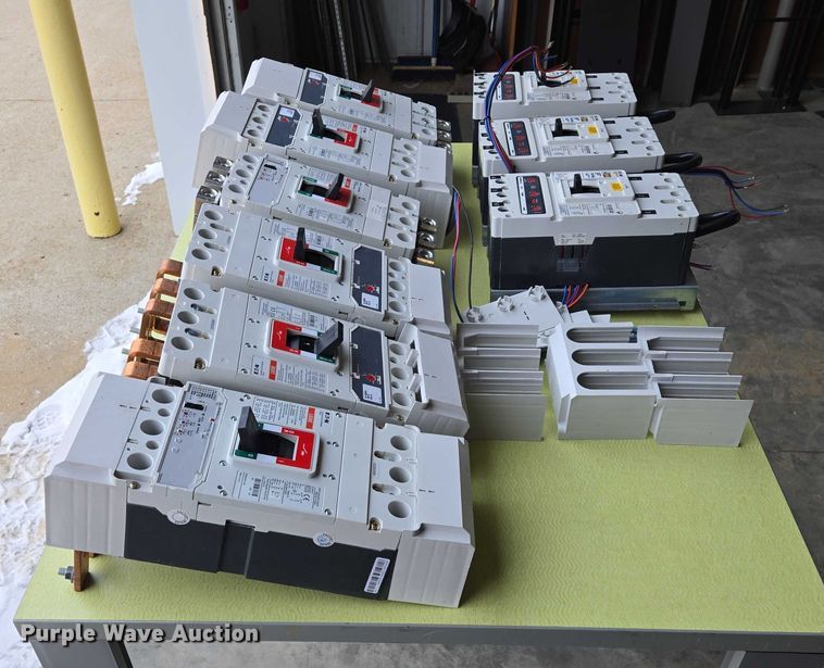 image for item ES2816 (9) Eaton circuit breakers