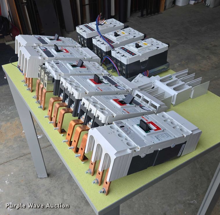 image for item ES2816 (9) Eaton circuit breakers