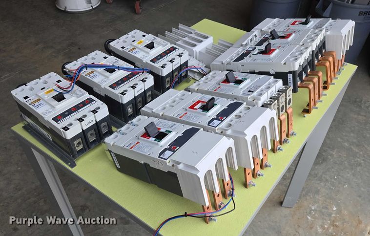 image for item ES2816 (9) Eaton circuit breakers