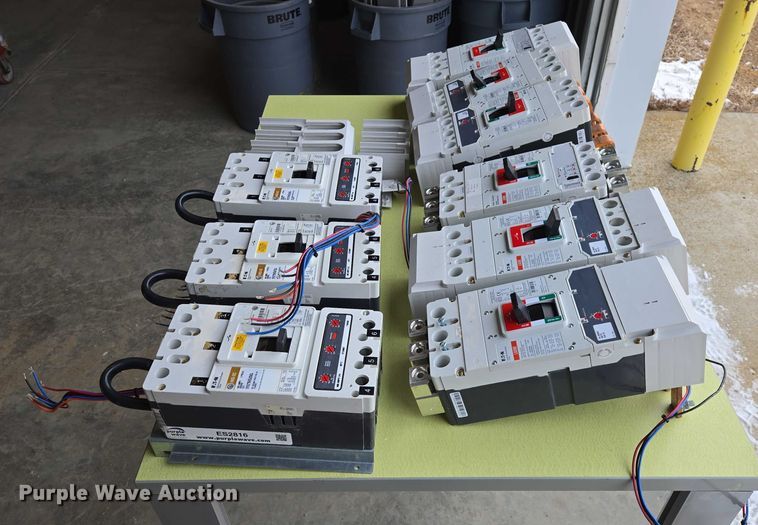 image for item ES2816 (9) Eaton circuit breakers