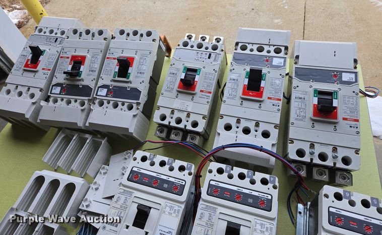 image for item ES2816 (9) Eaton circuit breakers