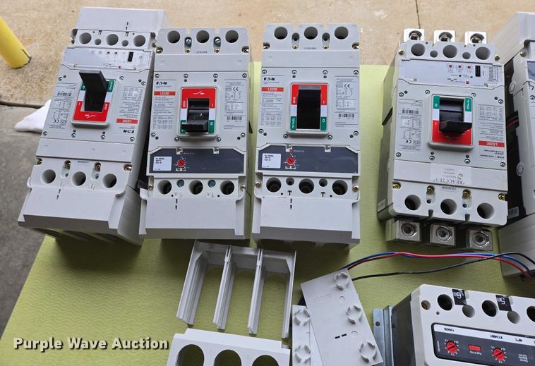 image for item ES2816 (9) Eaton circuit breakers