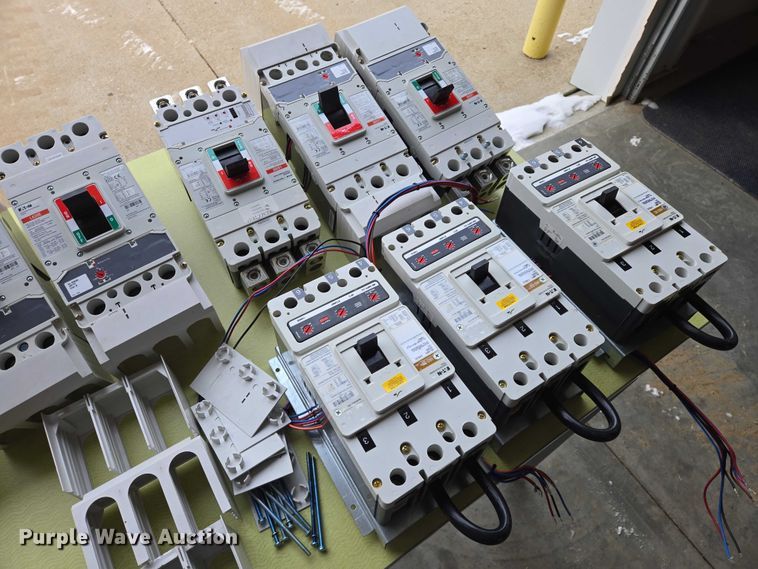 image for item ES2816 (9) Eaton circuit breakers