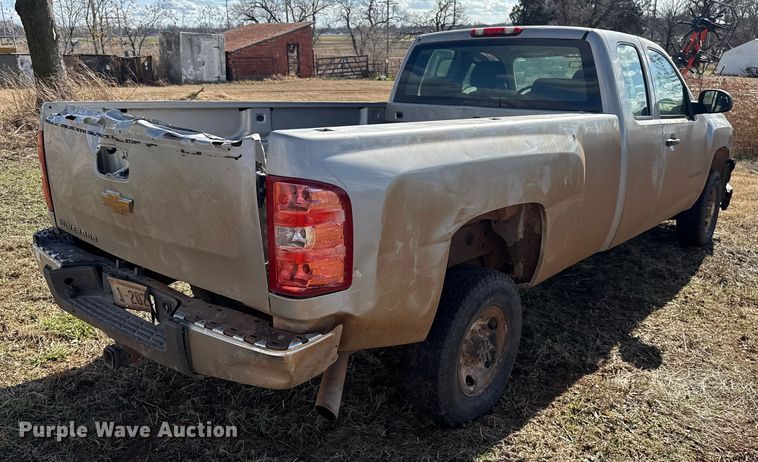 image for item ES5649 2007 Chevrolet Silverado 2500HD Ext. Cab pickup truck