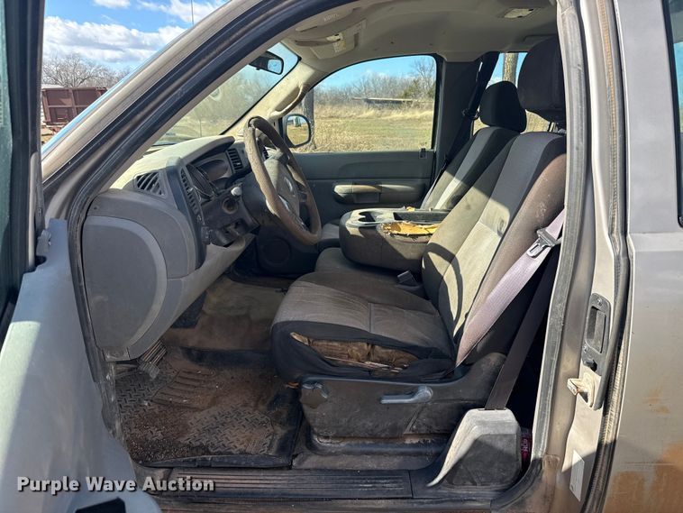 image for item ES5649 2007 Chevrolet Silverado 2500HD Ext. Cab pickup truck