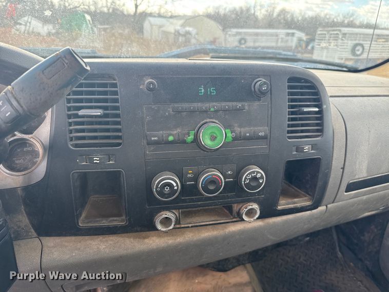 image for item ES5649 2007 Chevrolet Silverado 2500HD Ext. Cab pickup truck