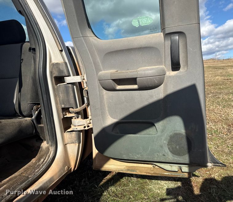 image for item ES5649 2007 Chevrolet Silverado 2500HD Ext. Cab pickup truck