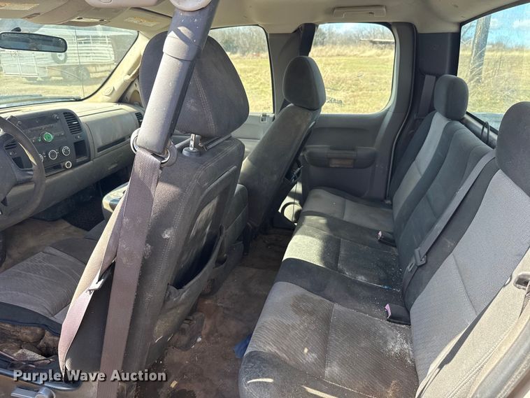 image for item ES5649 2007 Chevrolet Silverado 2500HD Ext. Cab pickup truck