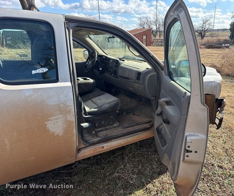 image for item ES5649 2007 Chevrolet Silverado 2500HD Ext. Cab pickup truck