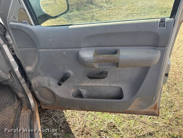 image for item ES5649 2007 Chevrolet Silverado 2500HD Ext. Cab pickup truck