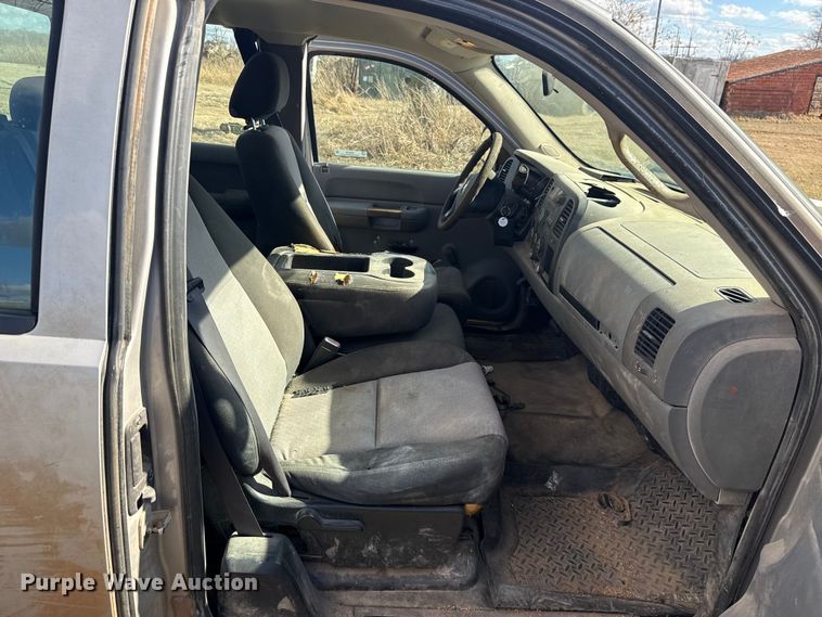 image for item ES5649 2007 Chevrolet Silverado 2500HD Ext. Cab pickup truck