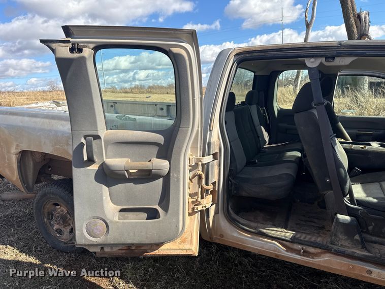 image for item ES5649 2007 Chevrolet Silverado 2500HD Ext. Cab pickup truck