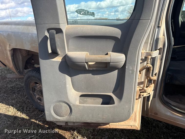 image for item ES5649 2007 Chevrolet Silverado 2500HD Ext. Cab pickup truck