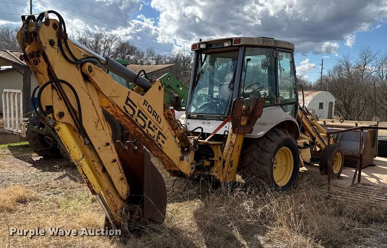 image for item ES5652 1997 New Holland 555E backhoe
