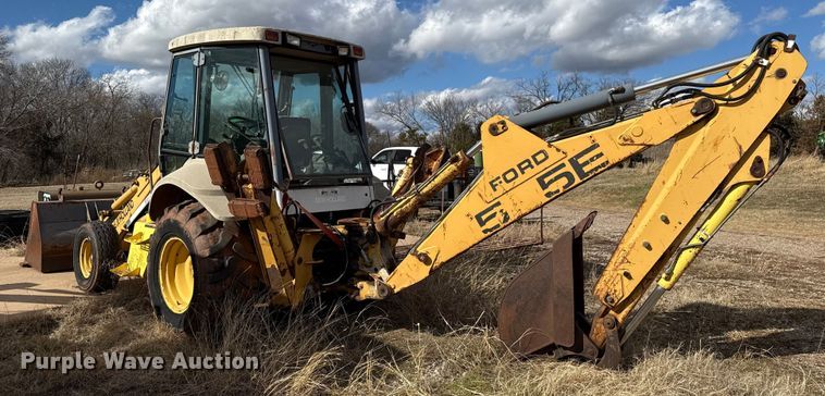 image for item ES5652 1997 New Holland 555E backhoe