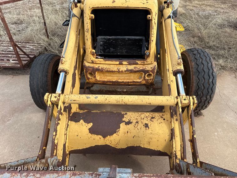 image for item ES5652 1997 New Holland 555E backhoe