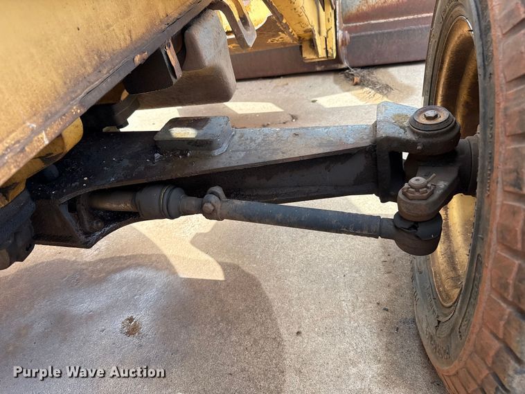 image for item ES5652 1997 New Holland 555E backhoe