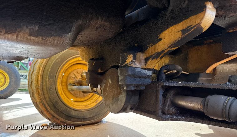 image for item ES5652 1997 New Holland 555E backhoe