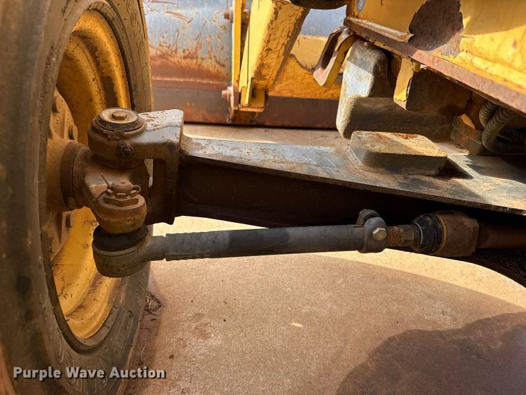 image for item ES5652 1997 New Holland 555E backhoe