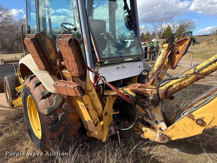 image for item ES5652 1997 New Holland 555E backhoe