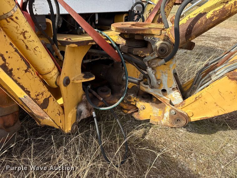 image for item ES5652 1997 New Holland 555E backhoe