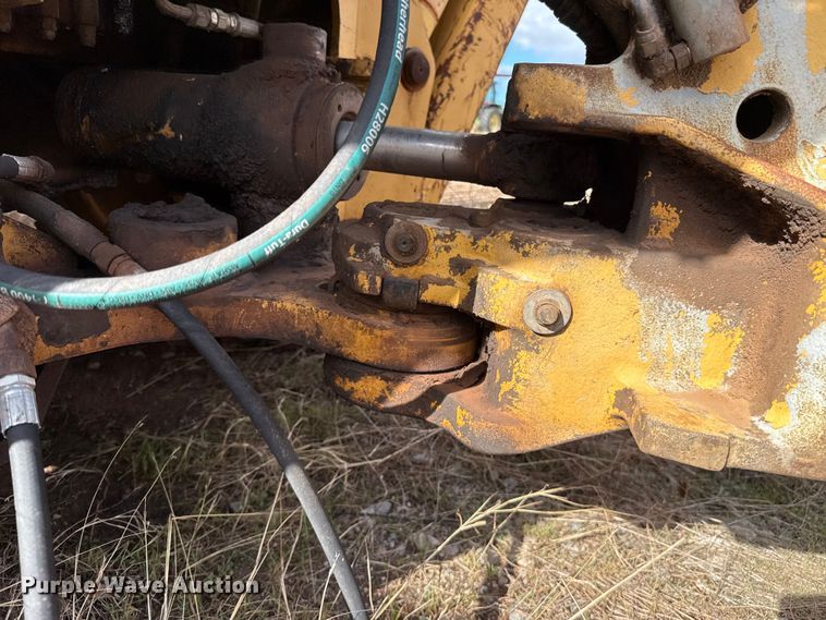 image for item ES5652 1997 New Holland 555E backhoe