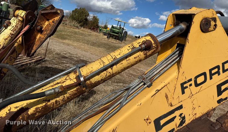 image for item ES5652 1997 New Holland 555E backhoe