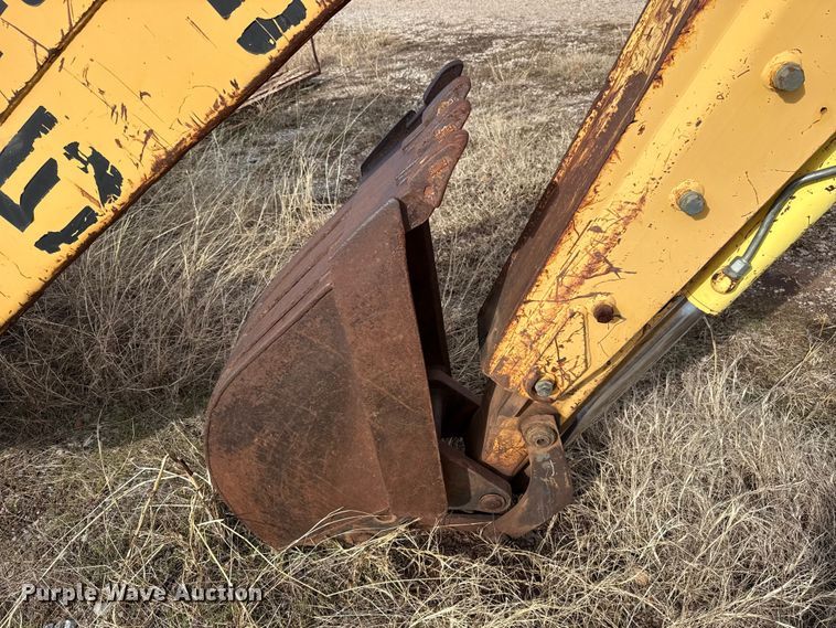 image for item ES5652 1997 New Holland 555E backhoe