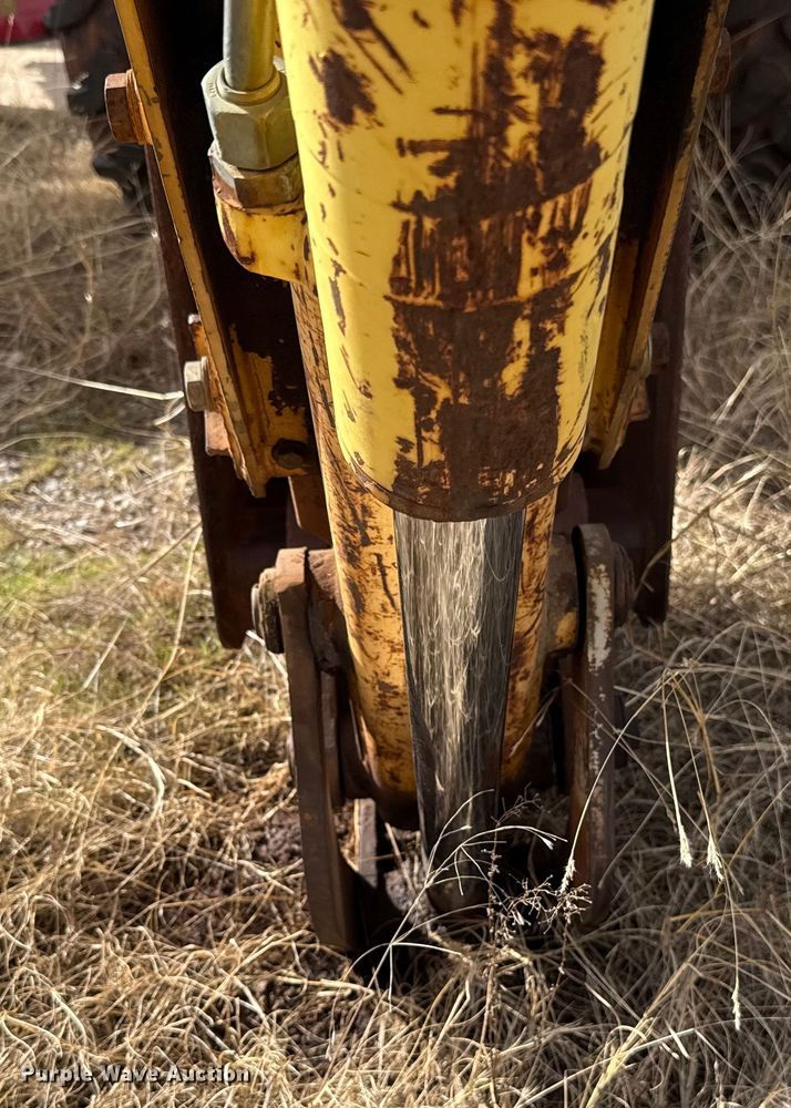 image for item ES5652 1997 New Holland 555E backhoe