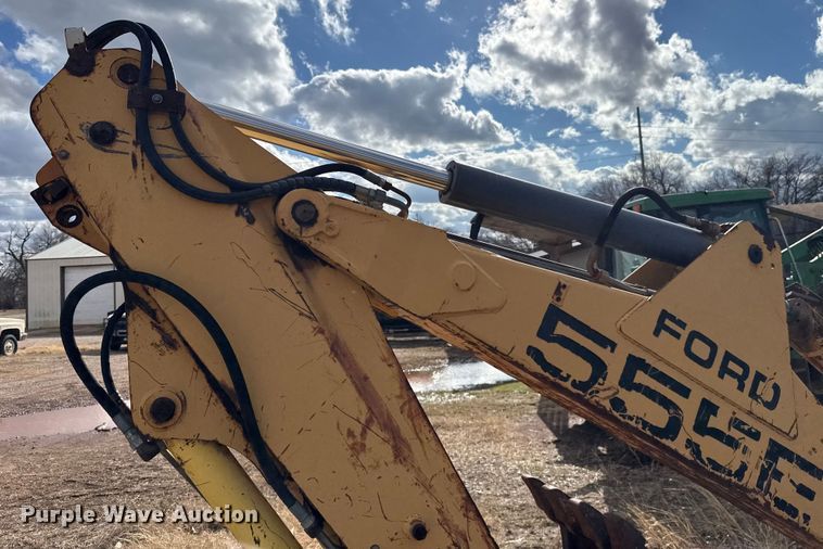 image for item ES5652 1997 New Holland 555E backhoe