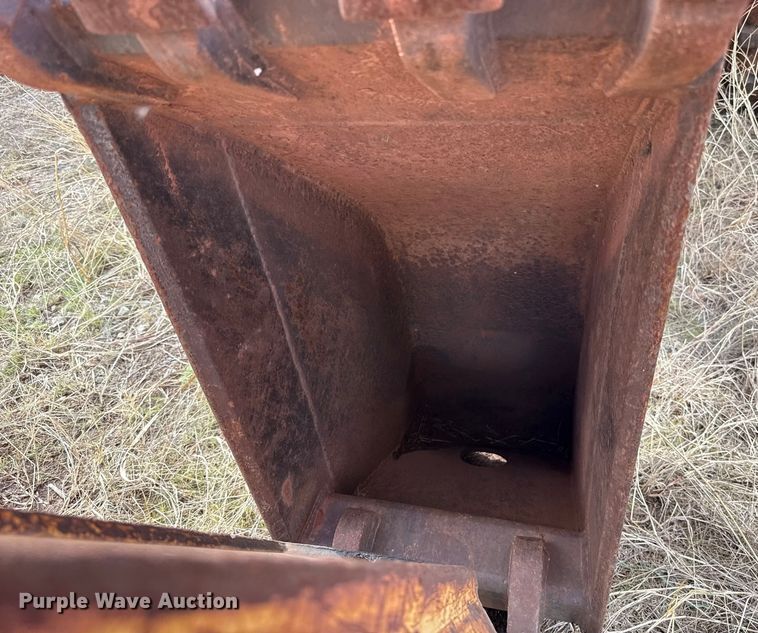 image for item ES5652 1997 New Holland 555E backhoe