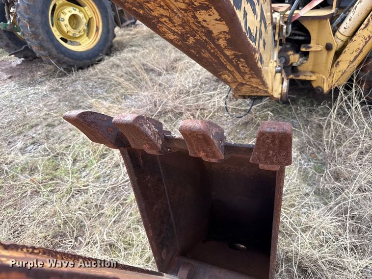 image for item ES5652 1997 New Holland 555E backhoe