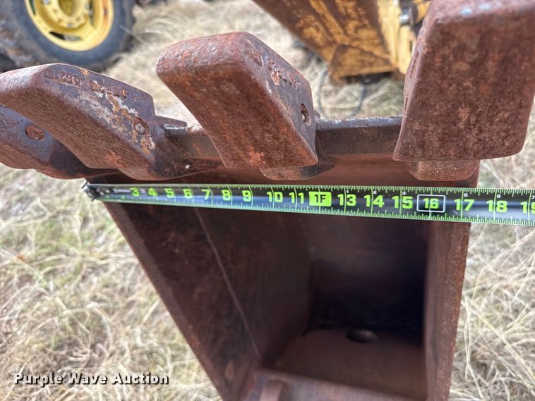 image for item ES5652 1997 New Holland 555E backhoe