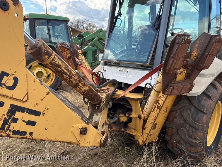 image for item ES5652 1997 New Holland 555E backhoe