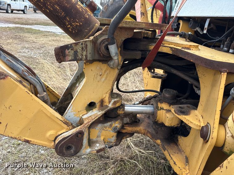 image for item ES5652 1997 New Holland 555E backhoe