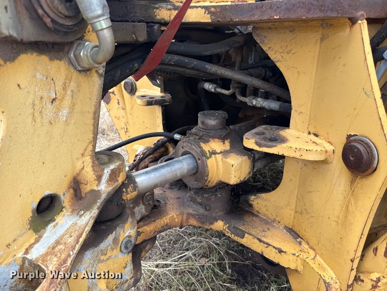 image for item ES5652 1997 New Holland 555E backhoe