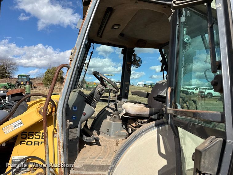 image for item ES5652 1997 New Holland 555E backhoe