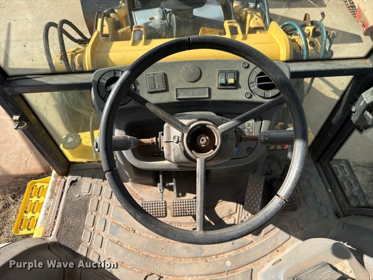 image for item ES5652 1997 New Holland 555E backhoe