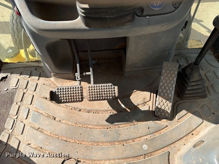 image for item ES5652 1997 New Holland 555E backhoe