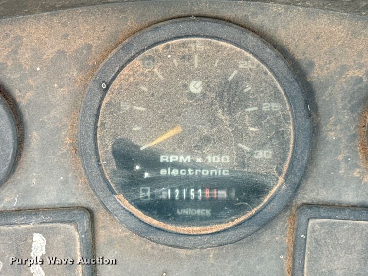 image for item ES5652 1997 New Holland 555E backhoe