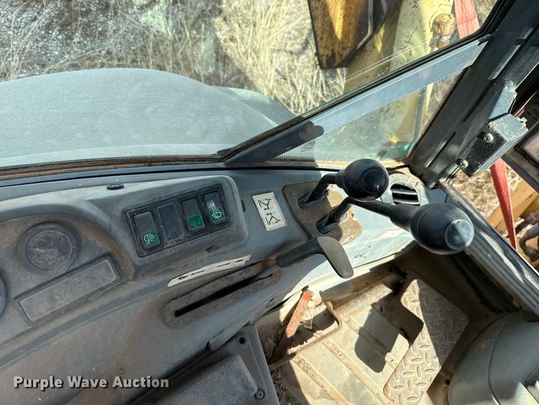 image for item ES5652 1997 New Holland 555E backhoe