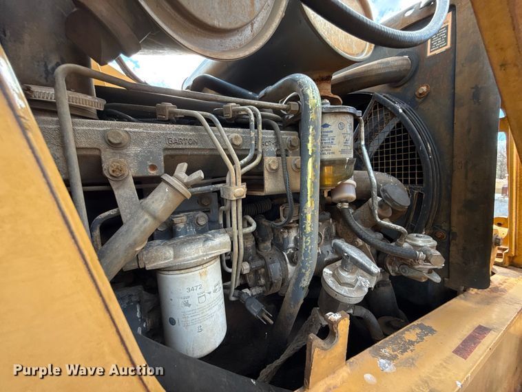 image for item ES5652 1997 New Holland 555E backhoe