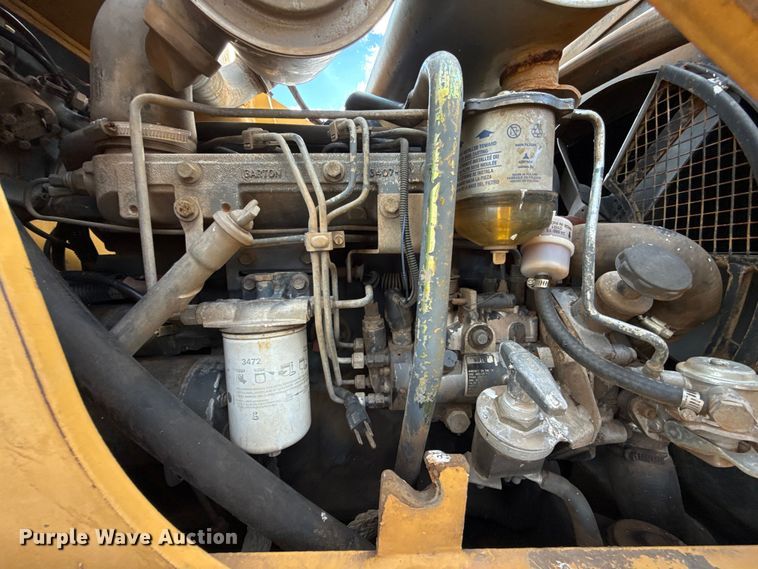 image for item ES5652 1997 New Holland 555E backhoe