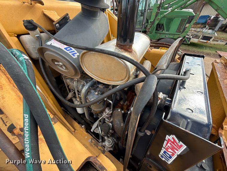 image for item ES5652 1997 New Holland 555E backhoe