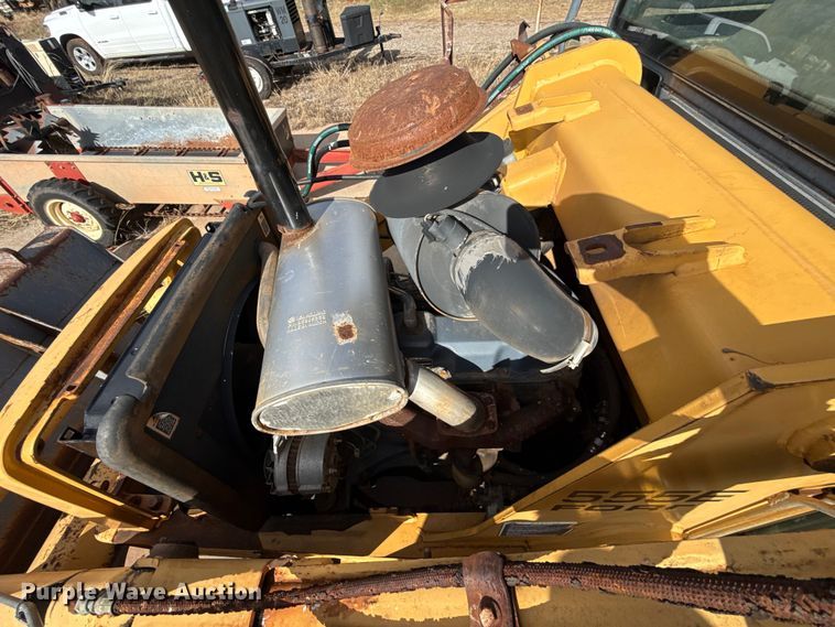 image for item ES5652 1997 New Holland 555E backhoe