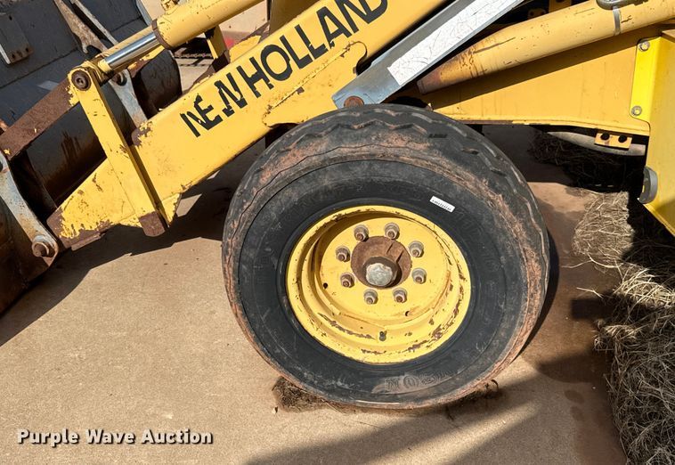 image for item ES5652 1997 New Holland 555E backhoe
